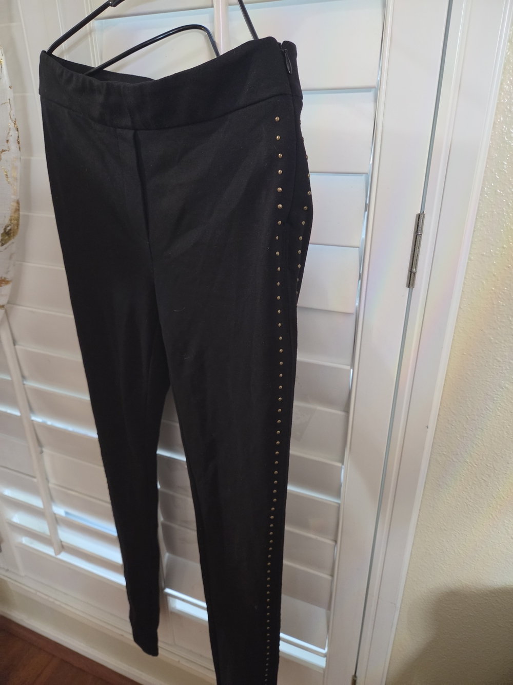 NWT White House Black Market Black Skinny Pants with Side Studs, SIZE 0